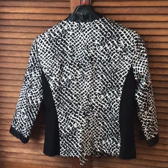 Peter Nygard Black and White Blazer - Picture 4 of 4